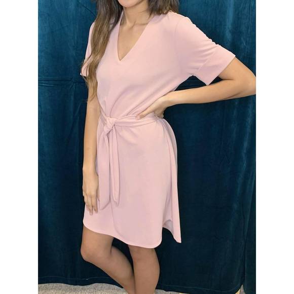 HYFVE Dresses & Skirts - NEW HYFVE v-neck short dress in mauve